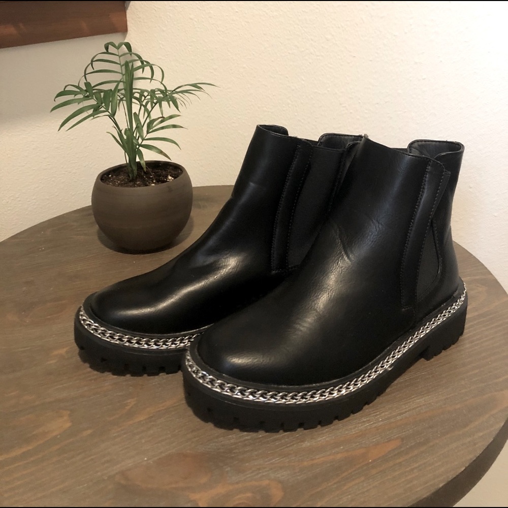 NWOT Adika Chain detailed boots, Size 8W